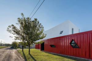 Дом из морских контейнеров в Аргентине